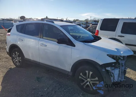 2018 Toyota Rav4 Le z USA, uszkodzony, nr VIN JTMBFREV0JJ181497